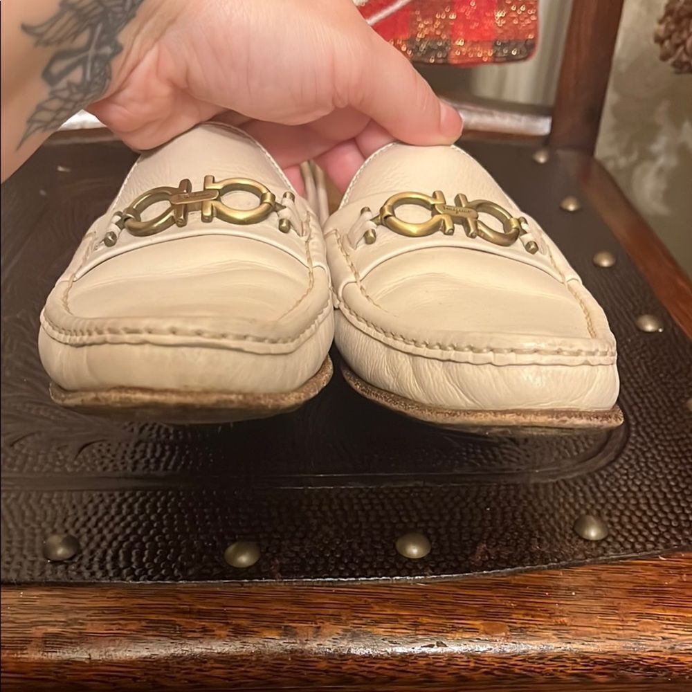 Vintage Salvatore Ferragamo 4A Narrow Beige Women's Loafers - Picture 4 of 12